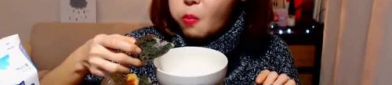 韩国超模小姐姐吃面包,美味与时尚的完美邂逅