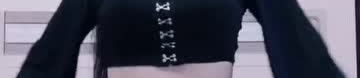 小姐姐跳舞东看西看,小姐姐魅力四射，观众东看西看尽享视听盛宴